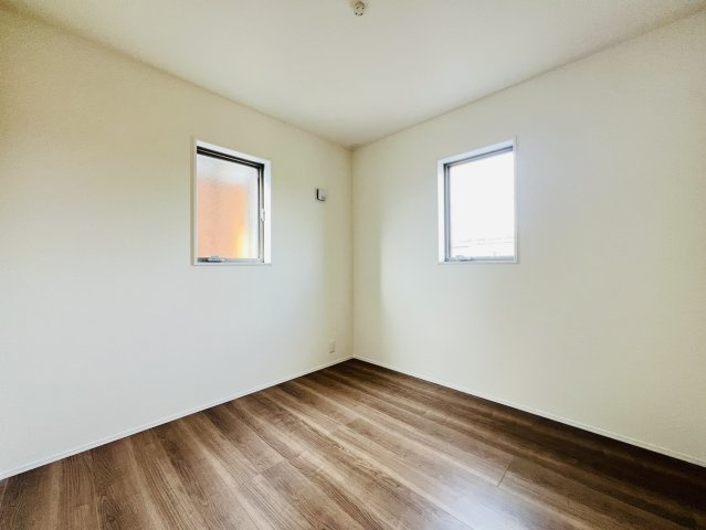 碧南市岬町四丁目5番『仲介手数料無料』新築戸建ての洋室