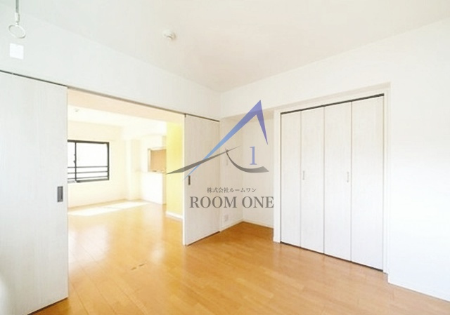 ウェルスクエアイズム三軒茶屋ＳＯＵＴＨの居間・リビング|洋室のお部屋です。