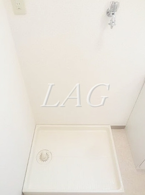 【設備】 | ヴァンシャルマンＯＺ | 室内洗濯機置き場です。