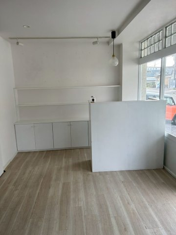 四日市市　一棟マンションの居間・リビング