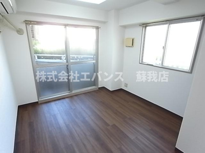 【居間・リビング】 | b’CASA千葉蘇我Ⅱre-born | 使いやすい居間です