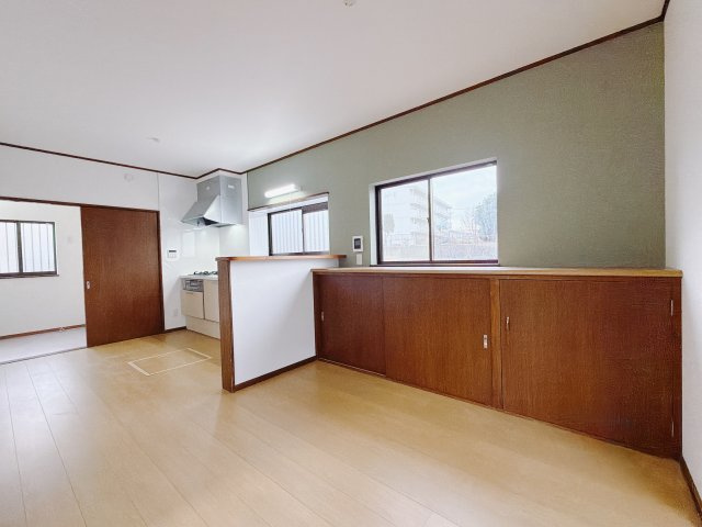 【中古戸建】前橋市田口町1期のダイニング|■ダイニング｜陽当たり良好のリビングダイニング♪賃貸では叶わなかった、お友達とのホームパーティや大音量で映画やテレビを楽しむことができます(*^^*)