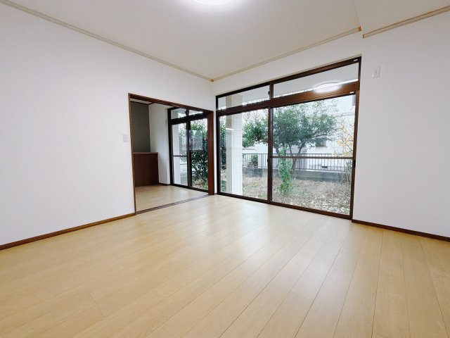 【中古戸建】前橋市田口町1期の居間・リビング|■リビング｜大きい窓からあたたかいたっぷりの光が入ります♪開放的な空間で毎日をもっと快適に(*＾＾*)