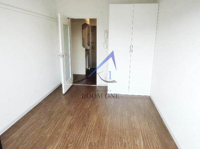 アーバン・ドヌールの居間・リビング|洋室のお部屋です。