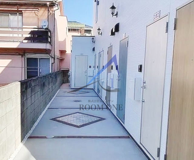 ソルナクレイシア学芸大学のエントランス|エントランスです。