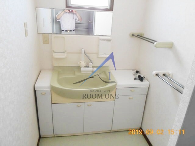 露木ビルの洗面所|洗面台です。
