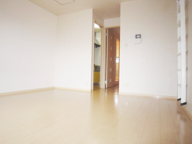 シャルマン松香園（ショウコウエン）の居間・リビング|ゆったりとした居間です