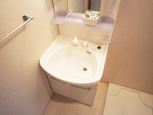 シャルマン松香園（ショウコウエン）の洗面所|コンパクトで使いやすい洗面所