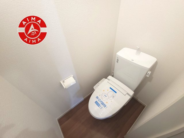 糟屋郡久山町猪野第4-2棟（1号棟）　のトイレ|温水洗浄便座を完備しております。2ヶ所にトイレがあるのは朝の慌ただしい時間も安心です。