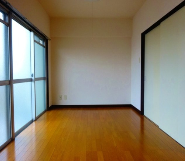 青山マンションの寝室