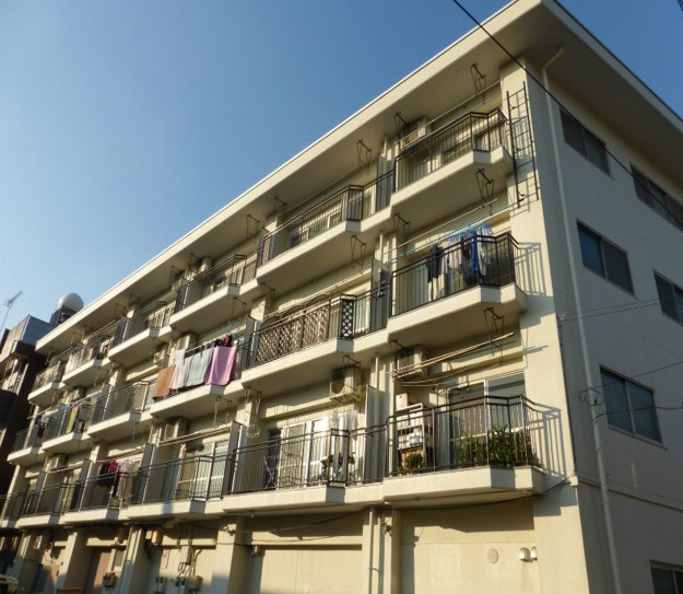 青山マンションの外観