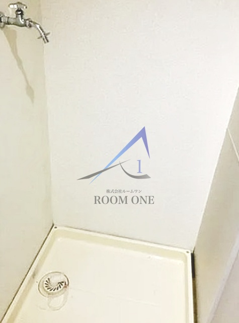 ロイヤルプラザ森下の設備|洗濯機置き場です。