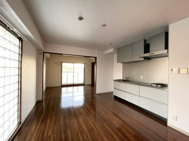 ピアッツァレント今井町の居間・リビング|広々としたLDK10.7帖