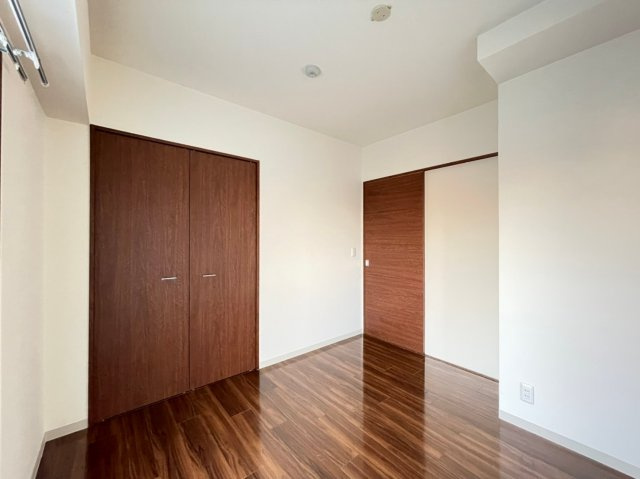 ピアッツァレント今井町の洋室|収納付きの洋室6帖