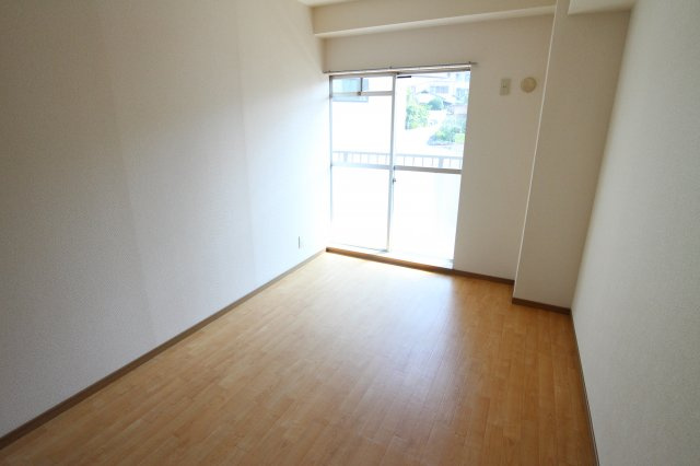 ピアシティ朝霧の居間・リビング