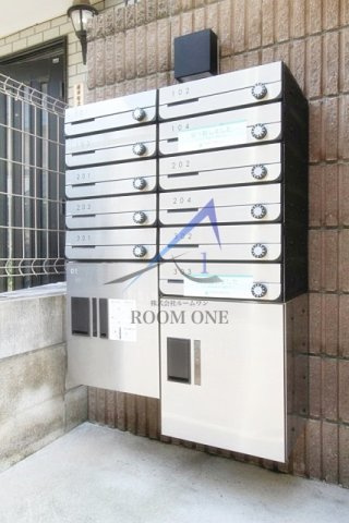 レーヴ中村橋のその他共用部分|集合ポストと宅配ボックスです。