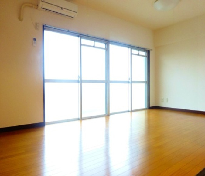 青山マンションの居間・リビング