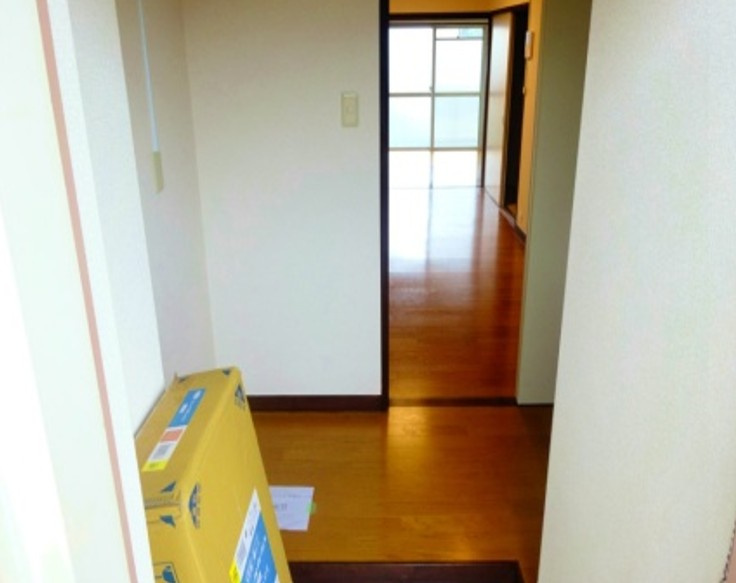 青山マンションの玄関