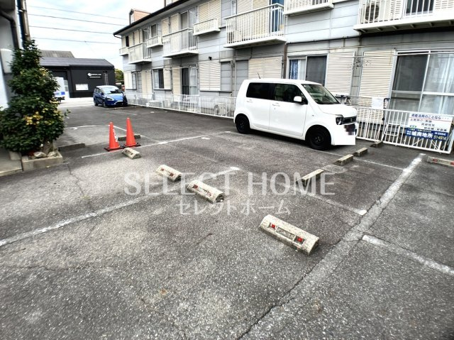 【駐車場】 | やなぎハイツ | 駐車場があるので、車を買う予定の方も安心です