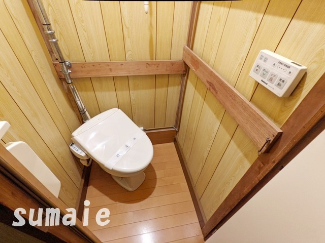 今谷上町戸建のトイレ|トイレには窓有り！