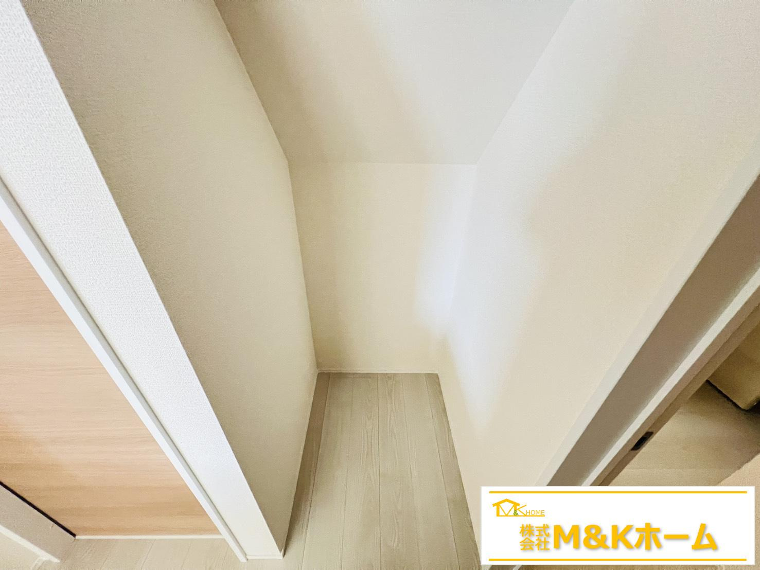 半田市板山町2丁目　全3棟　2号棟の収納|リビングに収納あり☆