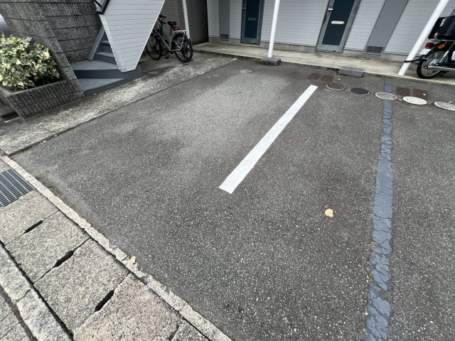 サクシードハイツ北条の駐車場