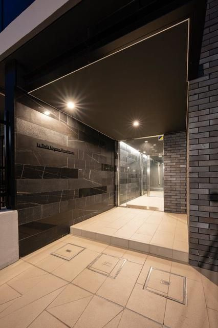 ユーレジデンス目黒東山のエントランス