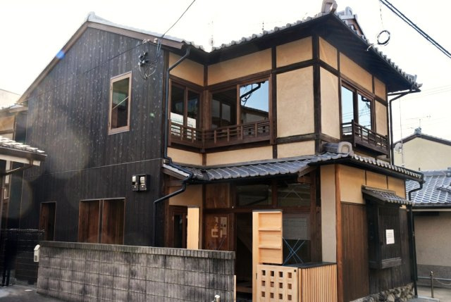 京都東山 みつのわ路地 - ゆったり過ごす京町家の外観|全面道路から見える町家らしい外観