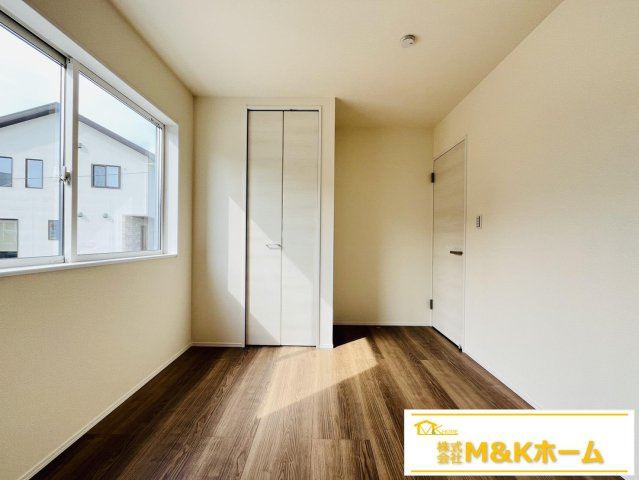 半田市板山町2丁目　全3棟　3号棟の洋室|洋室5.44帖♪（南側）