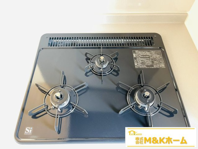 半田市板山町2丁目　全3棟　3号棟の内装|便利な三口コンロで料理がはかどります♪