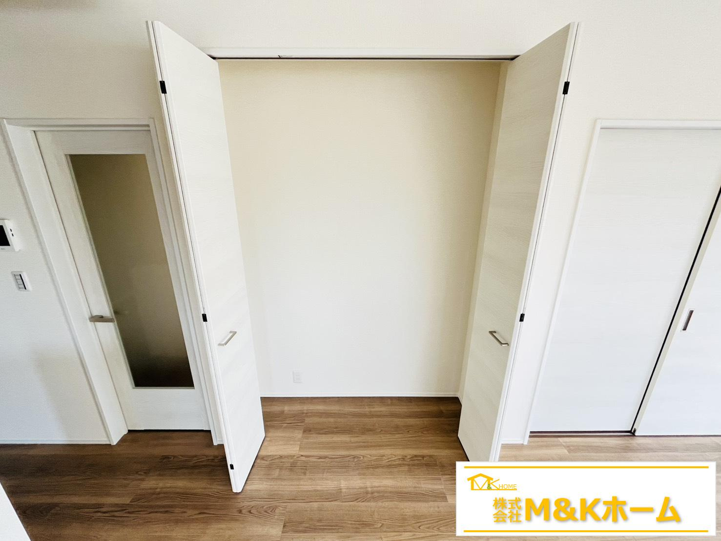 半田市板山町2丁目　全3棟　3号棟の収納|リビングに便利な収納があります！