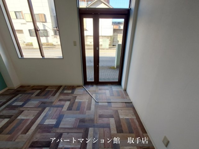 野口ビルの玄関