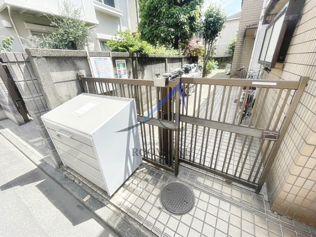 メゾン・ドゥ・メジロのその他共用部分|敷地内ごみ置き場です。