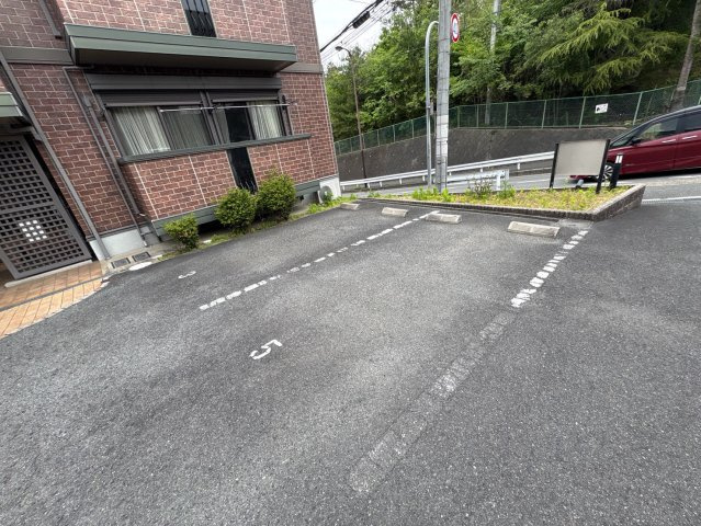 ルミエール南生駒Ⅱの駐車場