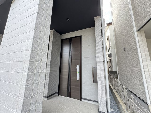 柏市あけぼの３丁目新築戸建【柏第一小学校：9分】のエントランス|エントランス・玄関ポーチ