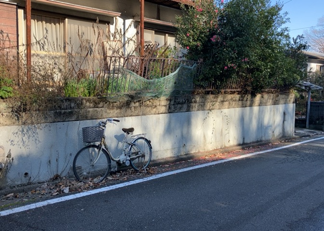 【外観】 | 物件の詳細については、現地を見てわかること以外に、役所や法務局などで調べないとわからないことがあります。そのため、現地に行く場合は、もしこの物件を買ったらどのような生活ができるかをイメージしましょう。