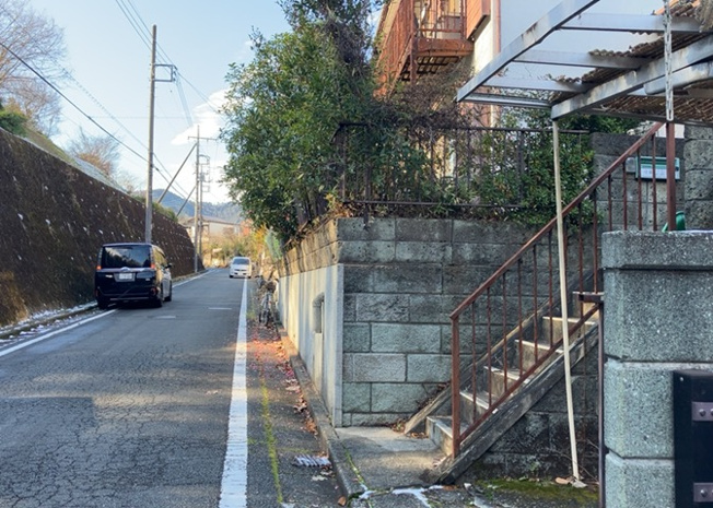 【外観】 | 家を建てる前提で土地を探している場合、地盤の丈夫さは譲れない条件の一つです。地盤が脆弱だと追加工事が必要となります。また、過去に地盤沈下や液状化現象を起こした土地は、できるだけ避けた方がいいでしょう。