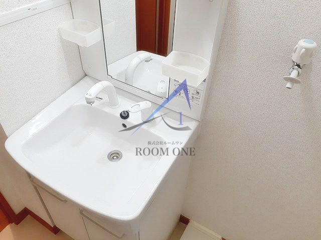 ラヴィアンローズの洗面所|独立洗面台です。