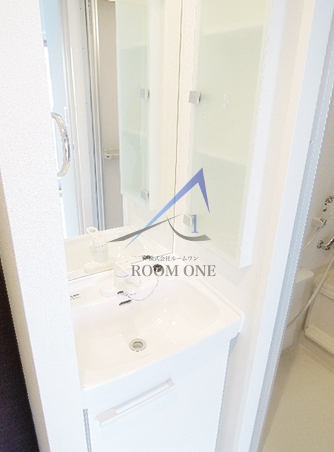 横浜翠葉BuildingⅠの洗面所|独立洗面台です。