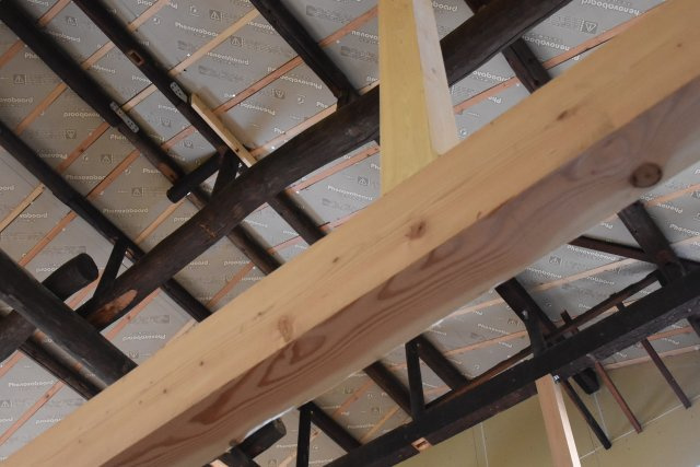 京都東山 みつのわ路地 - ゆったり過ごす京町家の内装|新旧の部材のコントラストを楽しんで