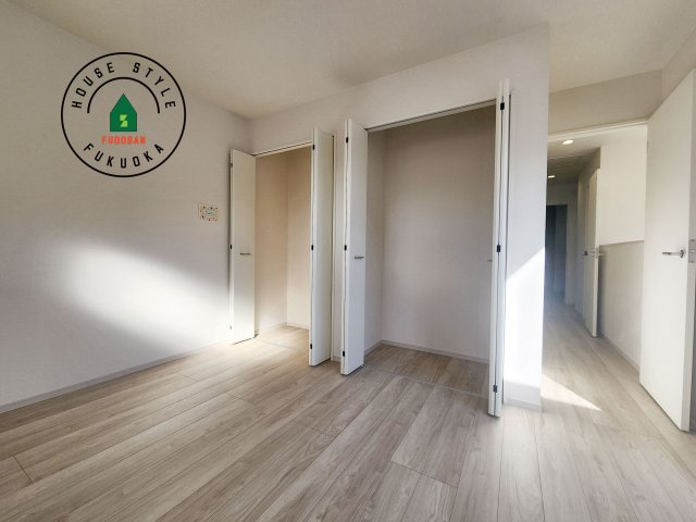 福岡市東区雁の巣2丁目第6-2棟（1号棟）　の収納|洋服や大きな荷物が多い方や人数の多いご家族などは、一般的なクローゼットよりもウォークインクローゼットのほうが使い勝手が良いです。