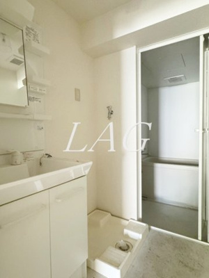 【洗面所】 | カサデ元町ビル | 独立洗面台です。