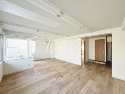 【居間・リビング】 | カサデ元町ビル | 洋室のお部屋です。