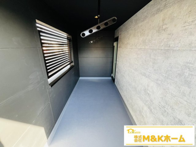 半田市有楽町3丁目　全3棟　1号棟のバルコニー|インナーバルコニーで雨の日のお洗濯も安心です☆