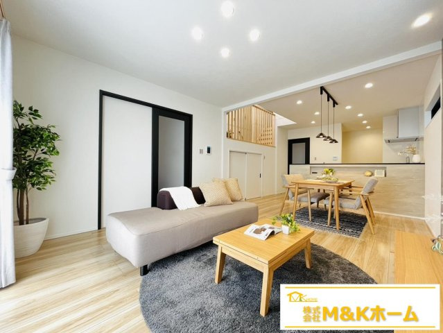 半田市有楽町3丁目　全3棟　1号棟の居間・リビング|LDK18.3帖☆