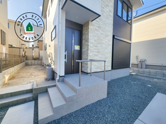 福岡市東区雁の巣2丁目第6-2棟（2号棟）　の玄関|おでかけの時も帰った時も、「我が家」を最初に感じでもらえる素敵な空間に。