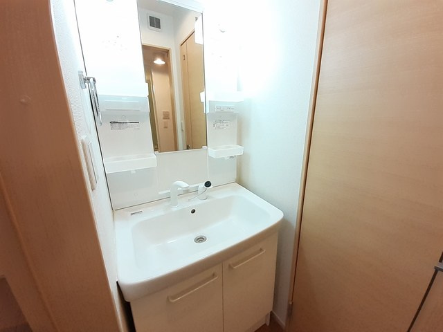 アイレジデンス　Ⅰ番館の独立洗面台|洗面所