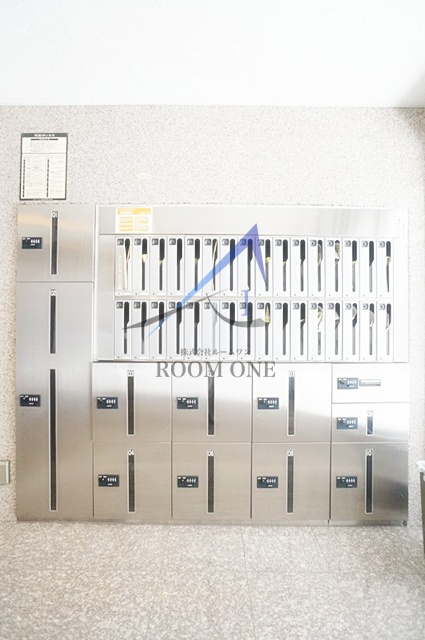 グランヴァン水天宮Ⅱのその他共用部分|集合ポストと宅配ボックスです。