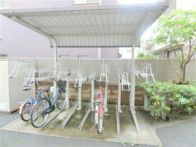 ストリーム多摩川のその他共用部分|屋根付きラック式の駐輪場