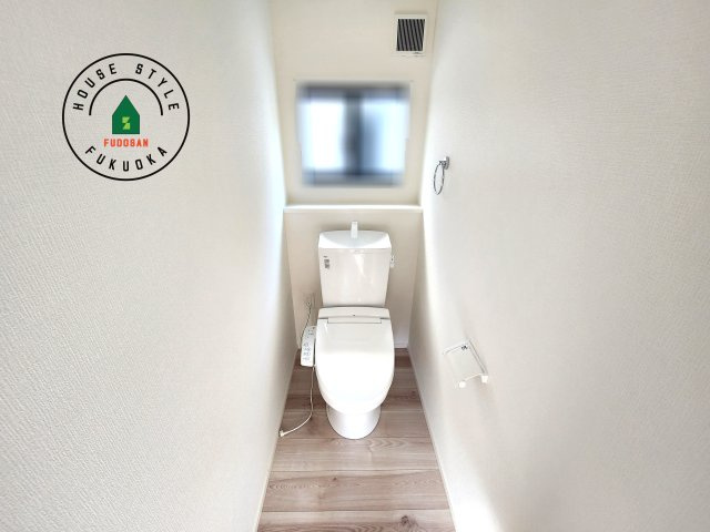 糟屋郡宇美町障子岳2丁目第2-3棟（1号棟）のトイレ|温水洗浄便座を完備しております。2ヶ所にトイレがあるのは朝の慌ただしい時間も安心です。